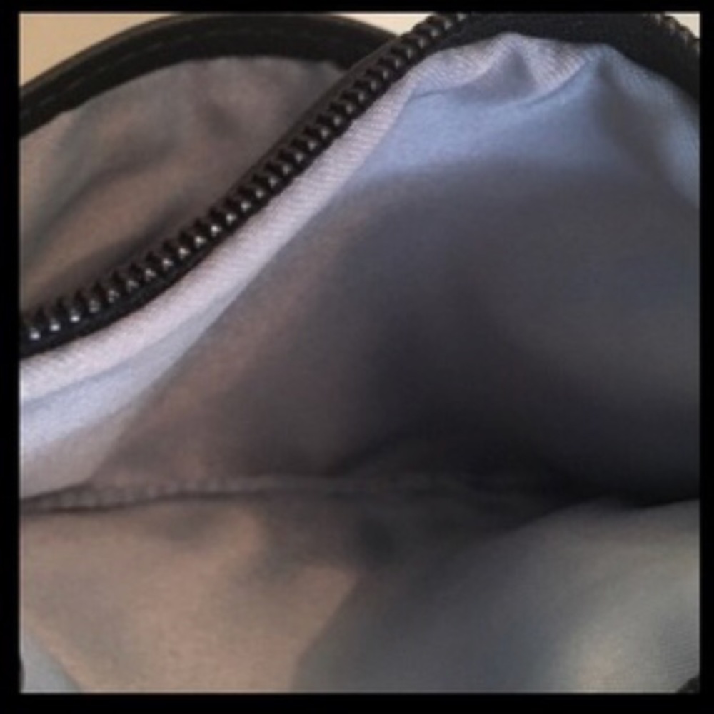 LOVELY BLACK LEATHER POCKET FRONT COACH WRISTLET - Picture 7 of 8
